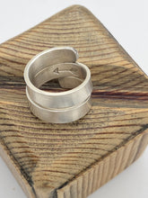 Load image into Gallery viewer, &quot;Keep Going&quot; Sterling Silver Bypass Ring Sz 5