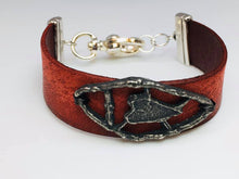 Load image into Gallery viewer, Leather and Pewter Heart Bracelet